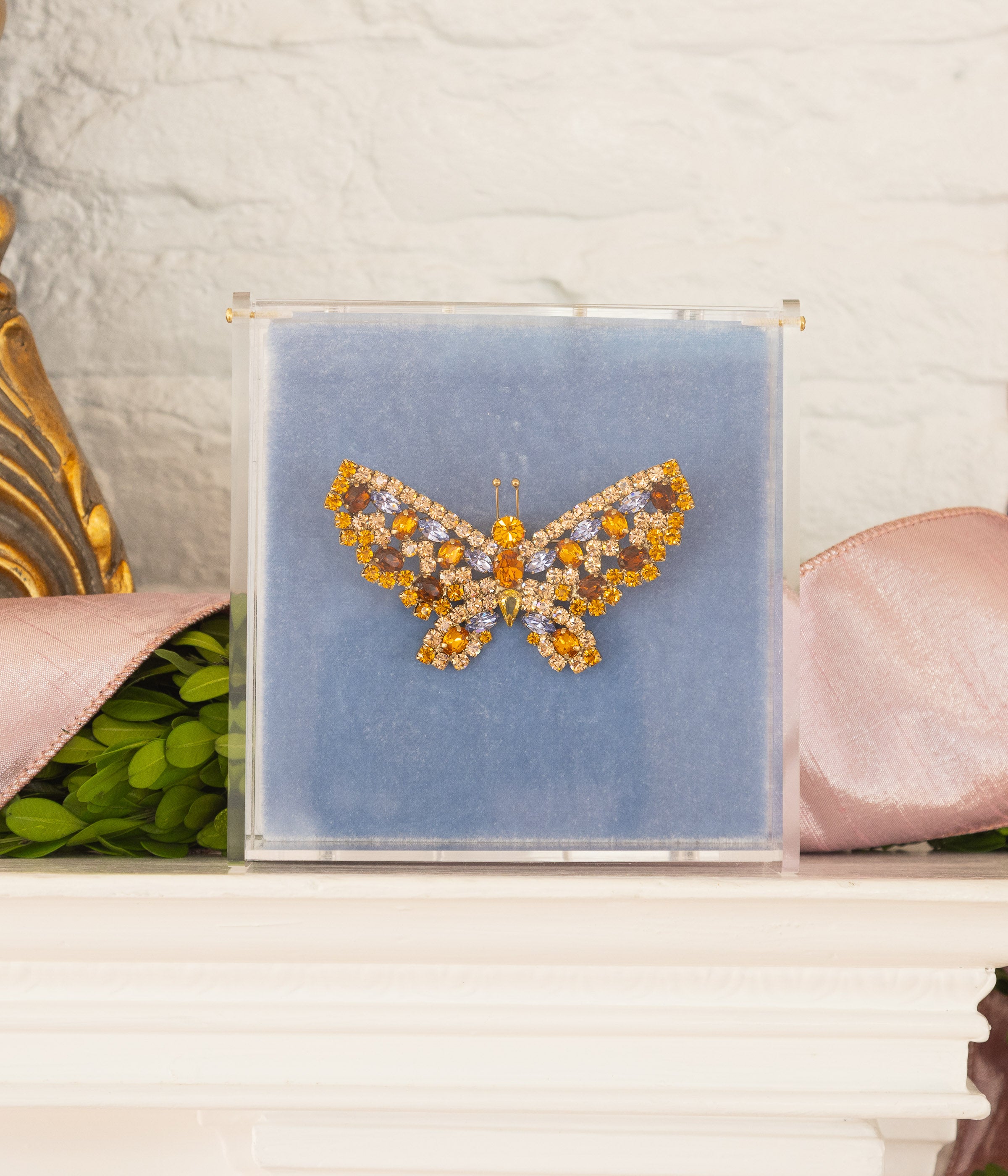 Medium Butterfly in Topaz / Violet / Light Peach